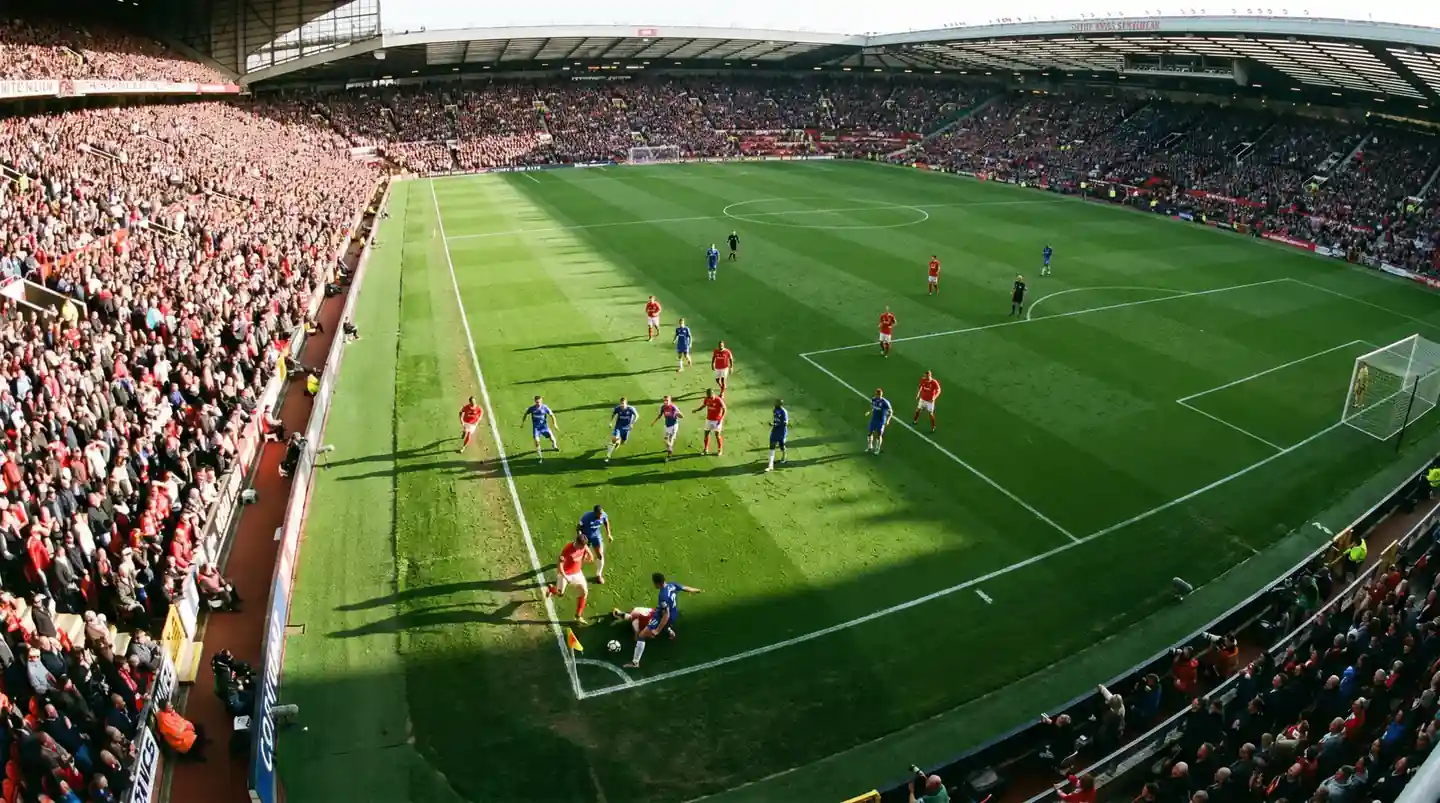 Football corner kick resulting from tactical pressing and wide play